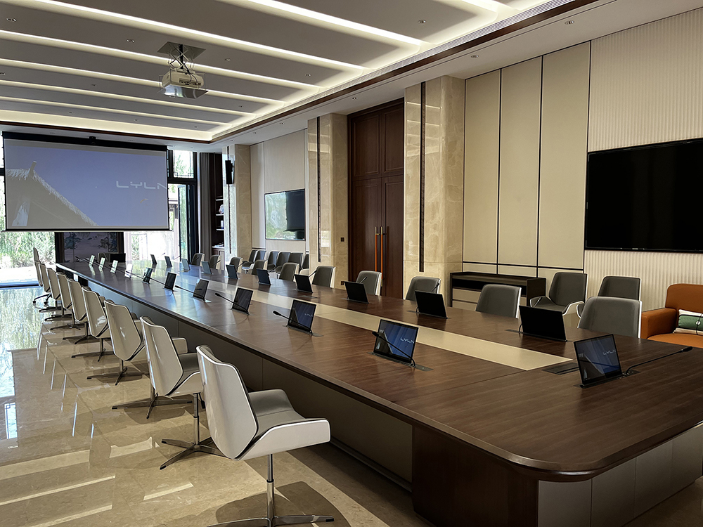 mais recente caso da empresa sobre LYLN Monitores retráteis na Espanha