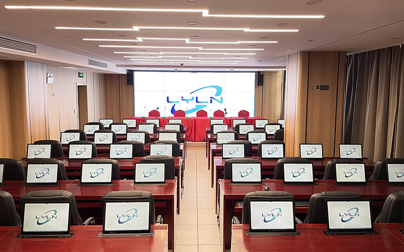 son şirket davası hakkında Eğitim odasında uygulanan Lyln Geri Çekilebilir monitörler